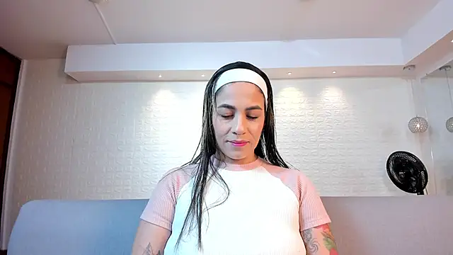 violet scott online show from November 22, 2025, 10:36 am