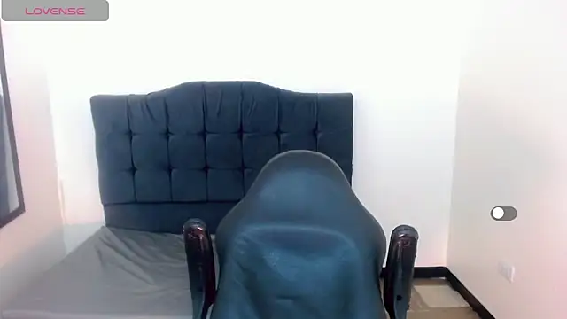 Snapshot of la_ratona_1 chatting on December 30, 2024, 5:23 pm la ratona 1 online show from December 30, 2024, 5:23 pm