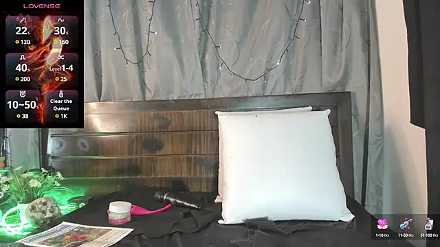 eva1saenz online show from December 5, 2024, 8:44 pm