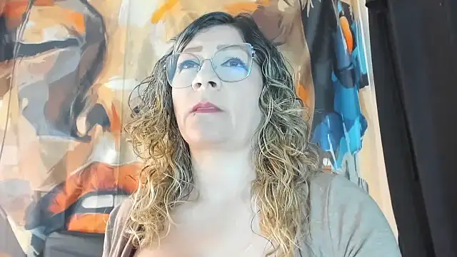 Snapshot of eva1saenz chatting on June 19, 2026, 11:19 pm eva1saenz online show from June 19, 2026, 11:19 pm