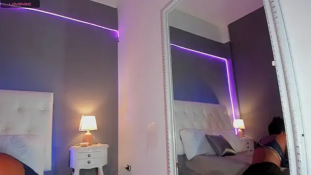 Melinahills online show from December 11, 2024, 1:06 pm