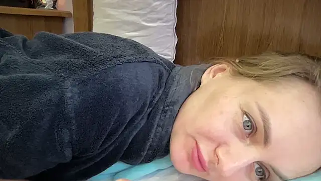 Snapshot of Viola_sweet chatting on November 17, 2025, 10:32 am Viola sweet online show from November 17, 2025, 10:32 am