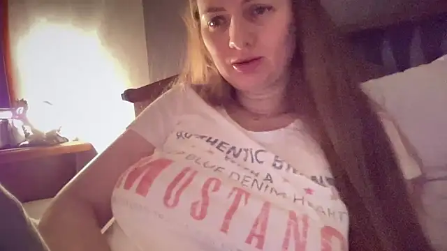 Snapshot of Viola_sweet chatting on April 18, 2026, 11:27 pm Viola sweet online show from April 18, 2026, 11:27 pm
