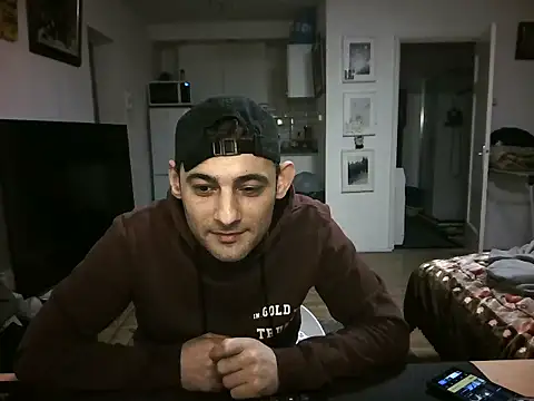 Snapshot of mihaimichael chatting on April 15, 2026, 1:01 am mihaimichael online show from April 15, 2026, 1:01 am