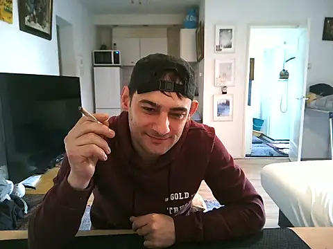 Snapshot of mihaimichael chatting on April 15, 2026, 1:07 pm mihaimichael online show from April 15, 2026, 1:07 pm
