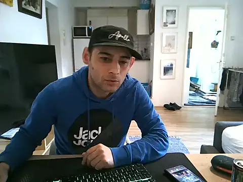 Snapshot of mihaimichael chatting on April 20, 2026, 1:14 pm mihaimichael online show from April 20, 2026, 1:14 pm