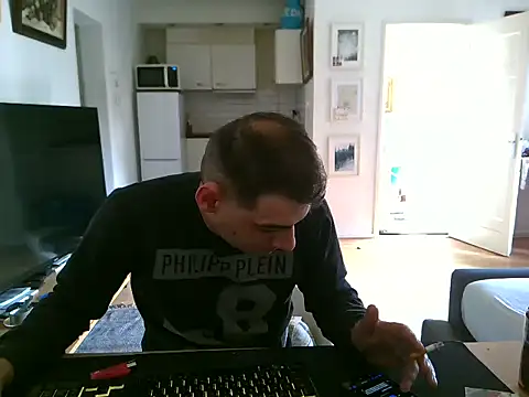 Snapshot of mihaimichael chatting on May 2, 2026, 8:08 am mihaimichael online show from May 2, 2026, 8:08 am