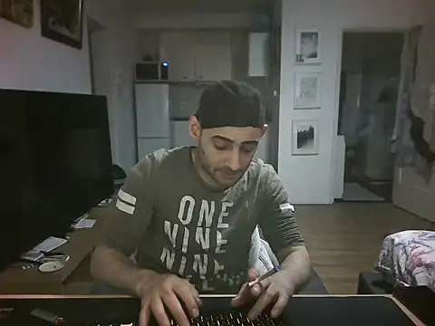 Snapshot of mihaimichael chatting on May 7, 2026, 10:59 pm mihaimichael online show from May 7, 2026, 10:59 pm