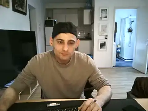 Snapshot of mihaimichael chatting on May 10, 2026, 6:13 pm mihaimichael online show from May 10, 2026, 6:13 pm