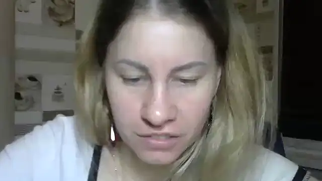 Snapshot of TherestlessKitty chatting on November 21, 2025, 10:41 pm TherestlessKitty online show from November 21, 2025, 10:41 pm