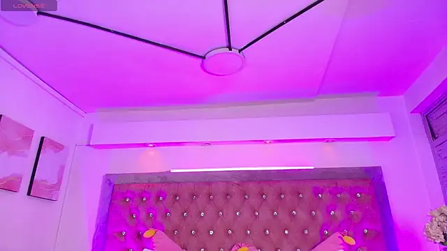 Snapshot of Tayzon_Foxxx chatting on December 19, 2025, 12:34 pm Tayzon Foxxx online show from December 19, 2025, 12:34 pm