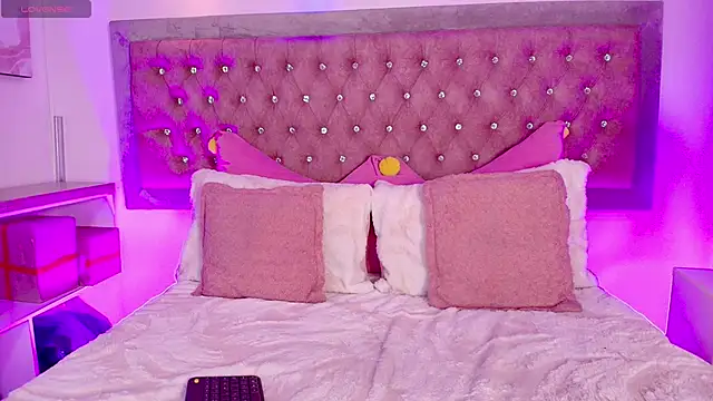 Snapshot of Tayzon_Foxxx chatting on January 8, 2026, 12:18 pm Tayzon Foxxx online show from January 8, 2026, 12:18 pm