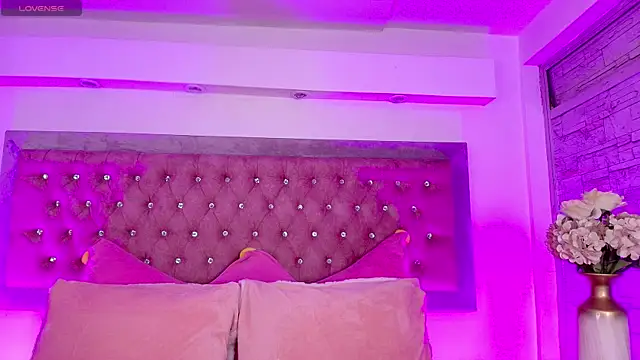 Snapshot of Tayzon_Foxxx chatting on January 15, 2026, 12:43 pm Tayzon Foxxx online show from January 15, 2026, 12:43 pm