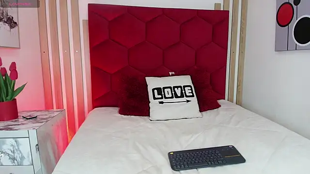 Snapshot of Tayzon_Foxxx chatting on July 4, 2026, 8:15 pm Tayzon Foxxx online show from July 4, 2026, 8:15 pm