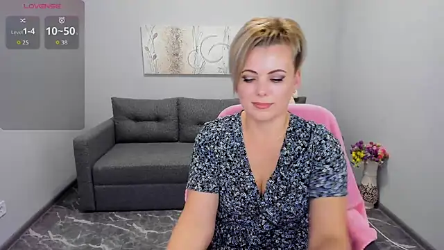 Julia Wilsone online show from November 24, 2025, 1:22 pm