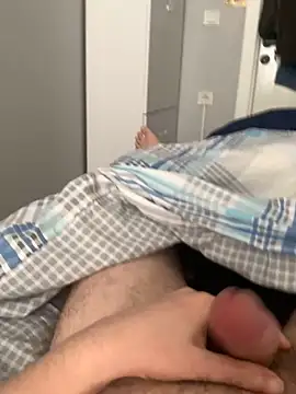 Erenn34 online show from April 12, 2026, 5:23 am