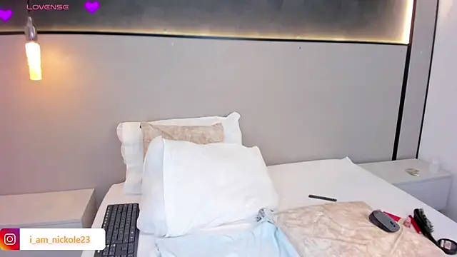 nicky peyton online show from November 13, 2025, 3:38 am