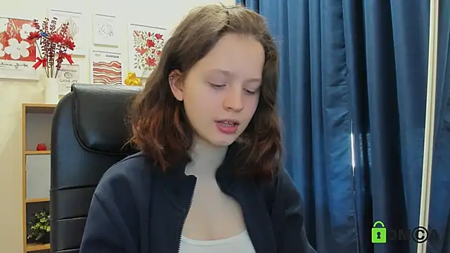 Snapshot of Alina_Mills chatting on April 23, 2026, 8:13 am Alina Mills online show from April 23, 2026, 8:13 am