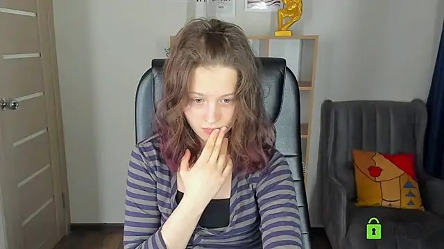 Snapshot of Alina_Mills chatting on May 16, 2026, 6:43 am Alina Mills online show from May 16, 2026, 6:43 am