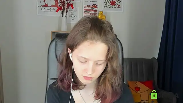 Snapshot of Alina_Mills chatting on May 17, 2026, 9:49 am Alina Mills online show from May 17, 2026, 9:49 am