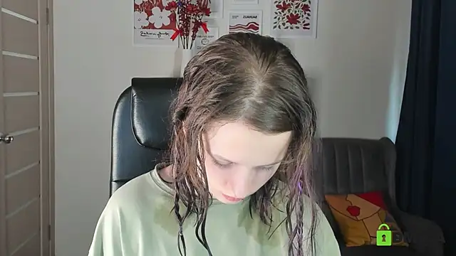 Snapshot of Alina_Mills chatting on May 24, 2026, 10:20 am Alina Mills online show from May 24, 2026, 10:20 am