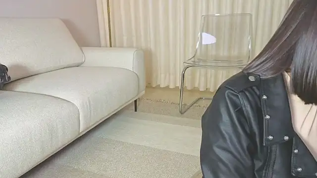 Alice milf  online show from March 12, 2026, 11:49 am