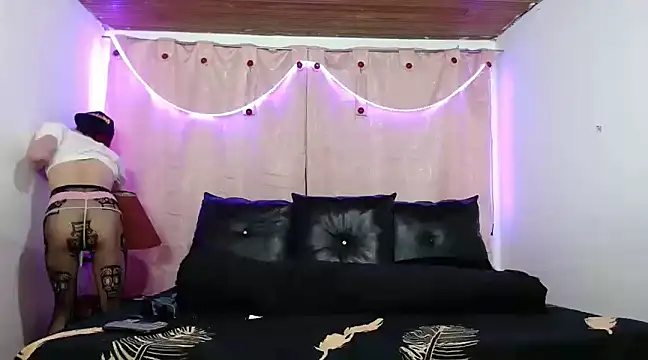 Red Hinata  online show from January 28, 2025, 12:00 pm