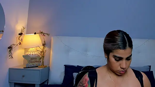 SaraaJhonsonn online show from December 2, 2025, 4:02 pm