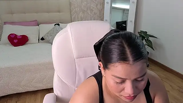 loly marce online show from September 12, 2025, 8:42 pm