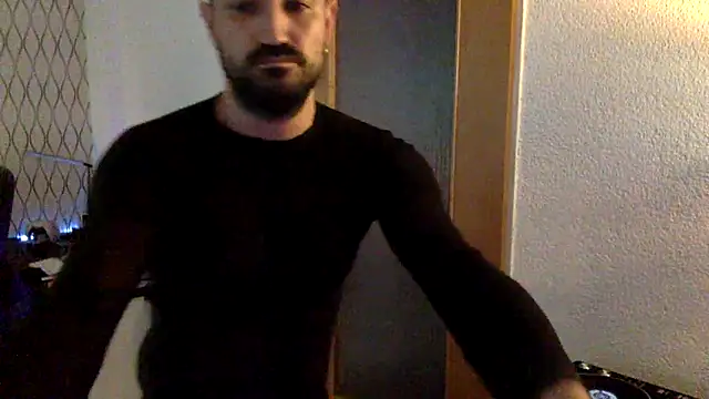 Snapshot of tomz0819 chatting on March 15, 2025, 3:37 pm tomz0819 online show from March 15, 2025, 3:37 pm