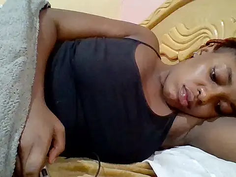 Snapshot of Zara_Twilight chatting on December 16, 2025, 1:27 pm Zara Twilight online show from December 16, 2025, 1:27 pm