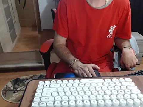 uncutguy01 online show from September 29, 2025, 4:50 am