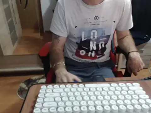 uncutguy01 online show from September 30, 2025, 4:50 am