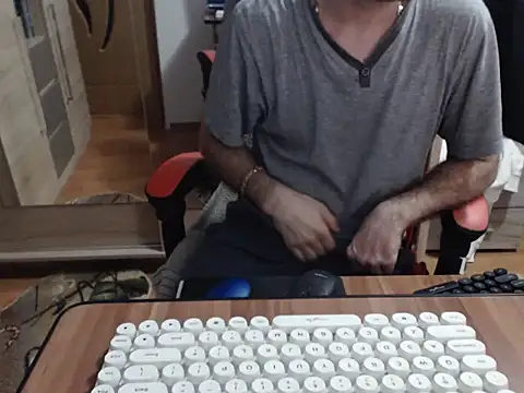 uncutguy01 online show from November 12, 2025, 5:08 am