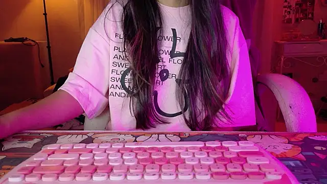 Snapshot of AllisonCatUwU chatting on June 17, 2026, 4:08 pm AllisonCatUwU online show from June 17, 2026, 4:08 pm