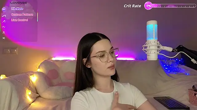 Snapshot of AokiAnna chatting on November 24, 2025, 7:19 am AokiAnna online show from November 24, 2025, 7:19 am