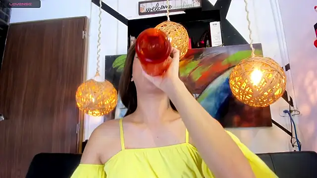 victoria aleia  online show from November 26, 2025, 10:44 pm