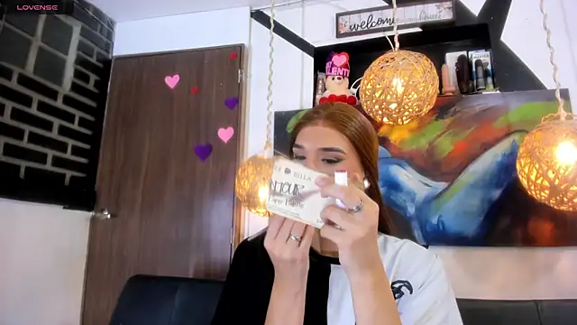 victoria aleia  online show from March 21, 2026, 11:19 pm