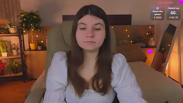 Snapshot of Viola__Shy chatting on April 20, 2026, 8:21 pm Viola Shy online show from April 20, 2026, 8:21 pm