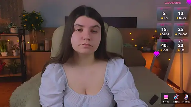 Snapshot of Viola__Shy chatting on May 24, 2026, 8:36 pm Viola Shy online show from May 24, 2026, 8:36 pm