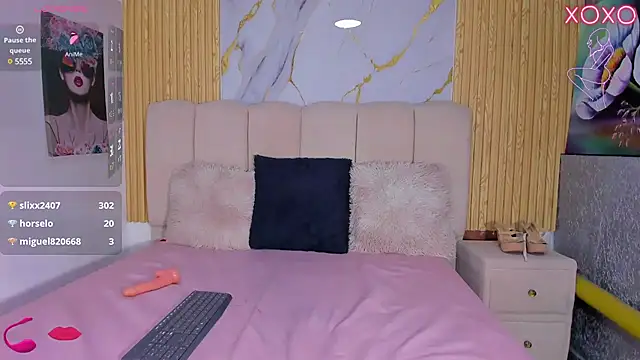 EmmyCruzZ online show from March 5, 2025, 10:43 pm