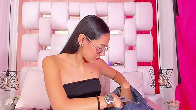 EmmyCruzZ online show from September 20, 2025, 1:23 pm