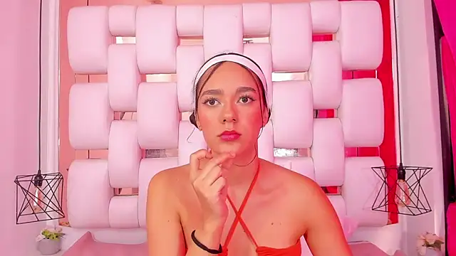 EmmyCruzZ online show from December 13, 2025, 7:53 pm