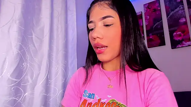 Snapshot of Alissarhys26 chatting on December 9, 2024, 2:24 am Alissarhys26 online show from December 9, 2024, 2:24 am