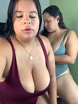 twocurvylatins online show from May 30, 2026, 10:01 am
