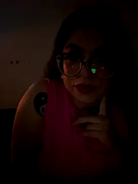 Snapshot of Lucrecia_33 chatting on December 18, 2025, 9:48 am Lucrecia 33 online show from December 18, 2025, 9:48 am