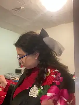 Snapshot of Lucrecia_33 chatting on February 5, 2026, 1:10 am Lucrecia 33 online show from February 5, 2026, 1:10 am