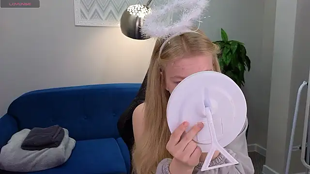 Sarra Cooper online show from December 3, 2024, 1:08 am