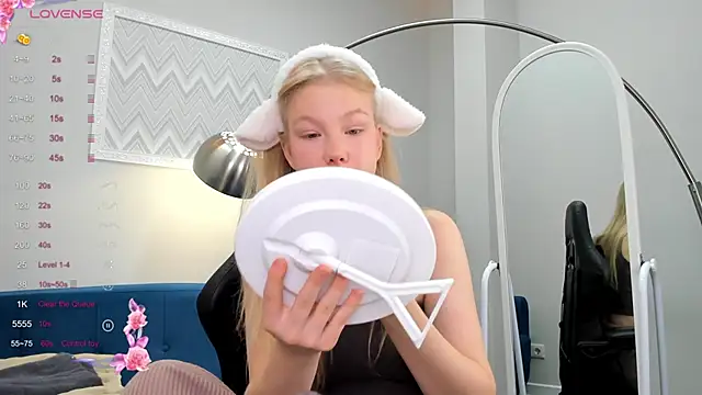 Sarra Cooper online show from December 5, 2024, 1:03 am