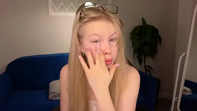 Sarra Cooper online show from December 30, 2024, 1:04 am